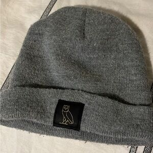 Grey Ovo toque